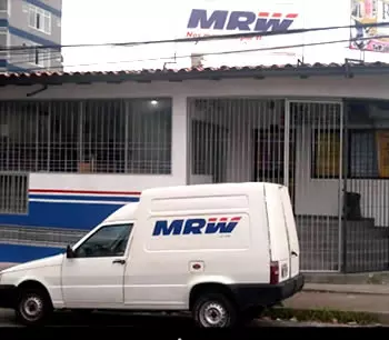 Fachada y carro de MRW - Carrera 20 